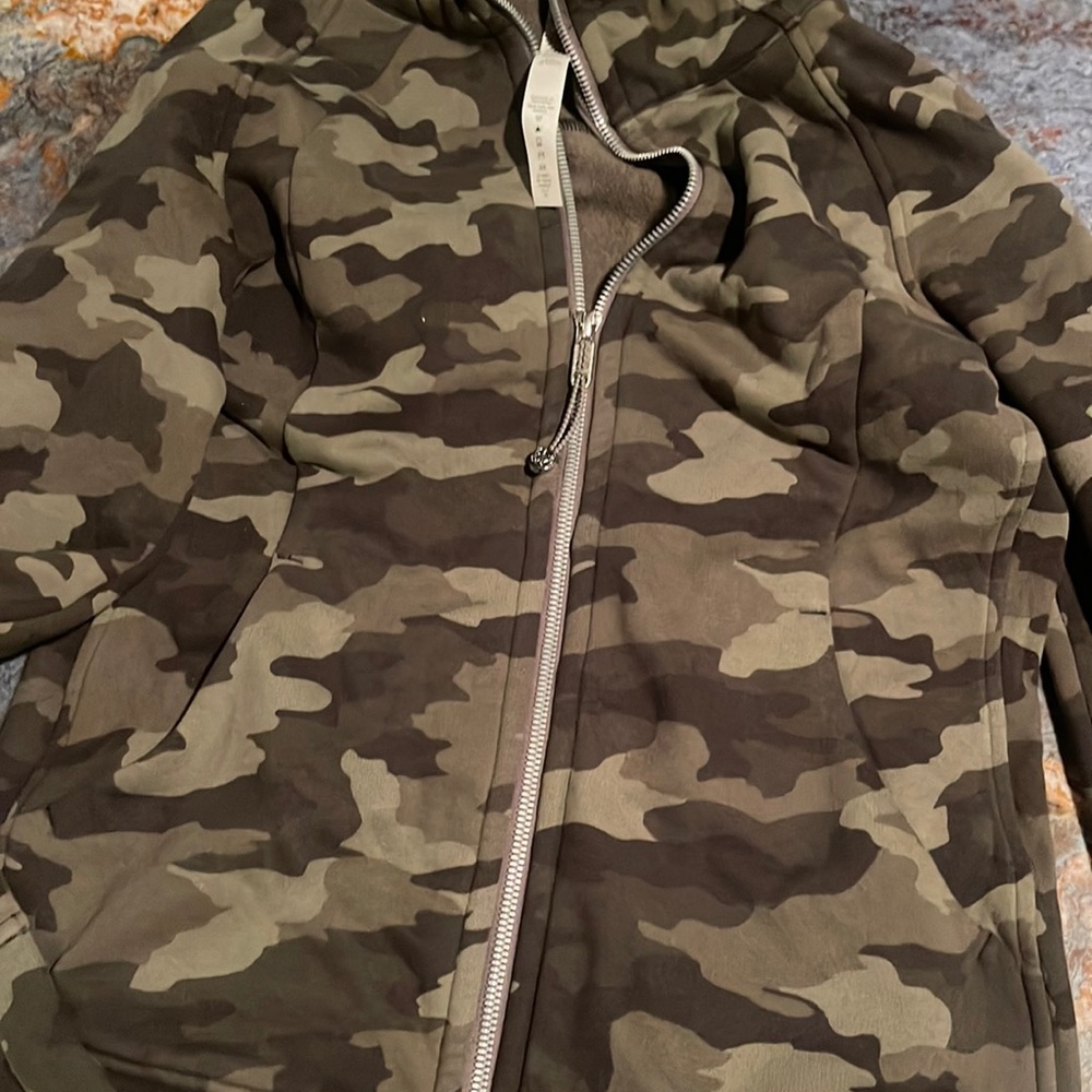 Lululemon camo green scuba full zip